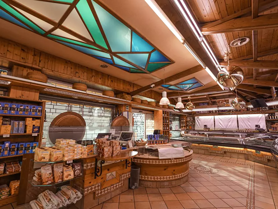 Immagine 14 di Negozio in vendita  in via Broseta 113-115 a Bergamo