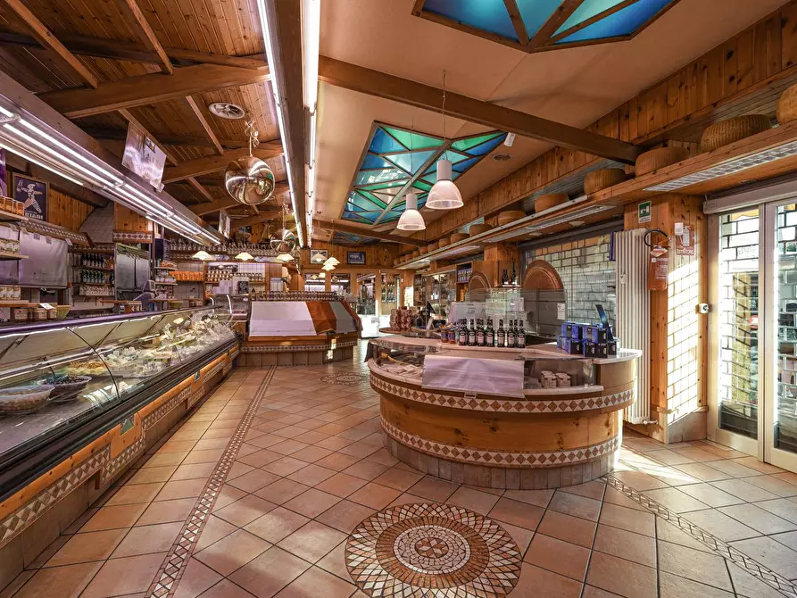 Immagine 15 di Negozio in vendita  in via Broseta 113-115 a Bergamo