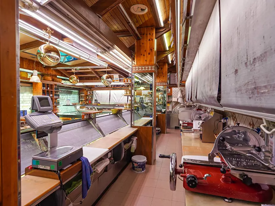 Immagine 19 di Negozio in vendita  in via Broseta 113-115 a Bergamo