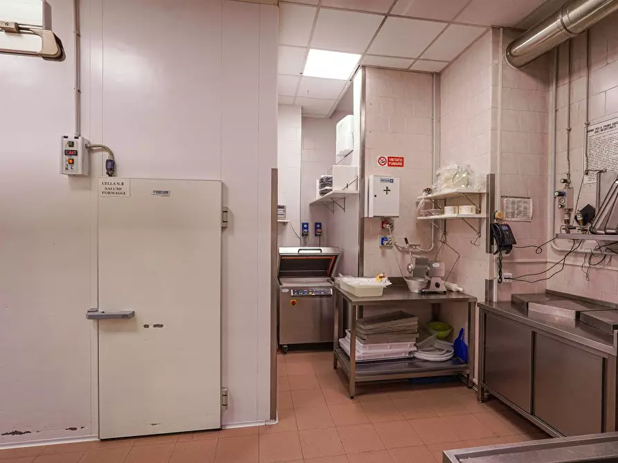 Immagine 20 di Negozio in vendita  in via Broseta 113-115 a Bergamo