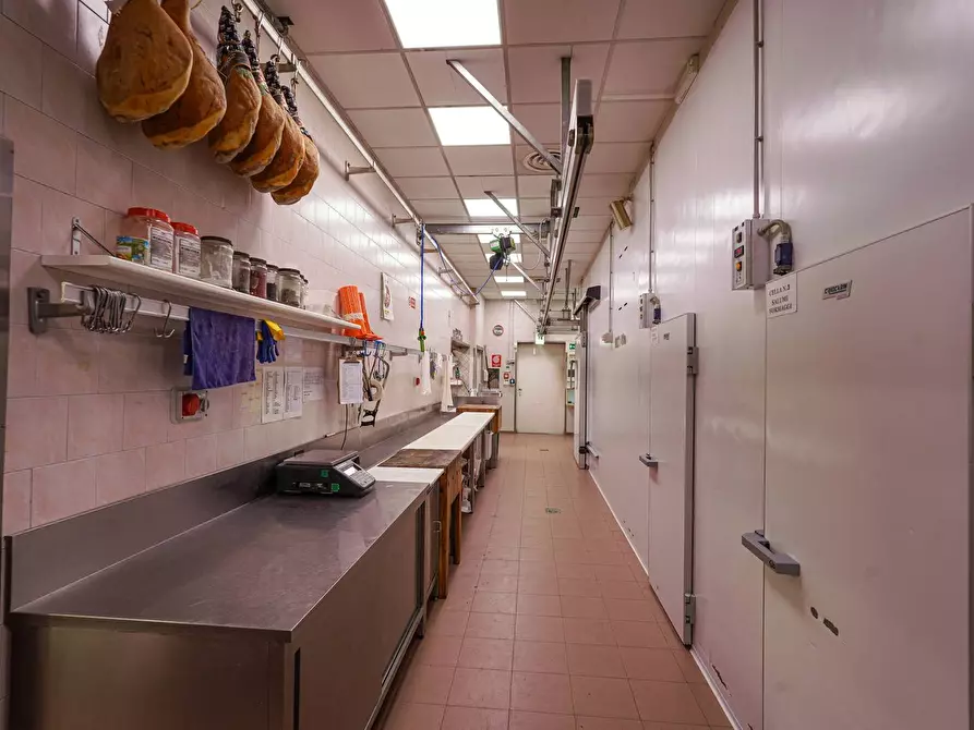 Immagine 21 di Negozio in vendita  in via Broseta 113-115 a Bergamo