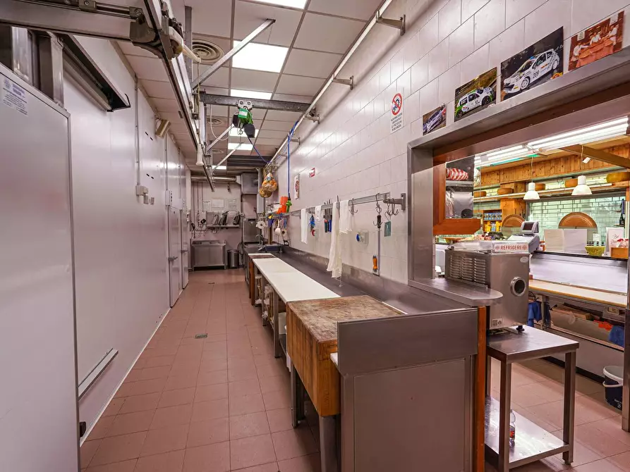 Immagine 23 di Negozio in vendita  in via Broseta 113-115 a Bergamo