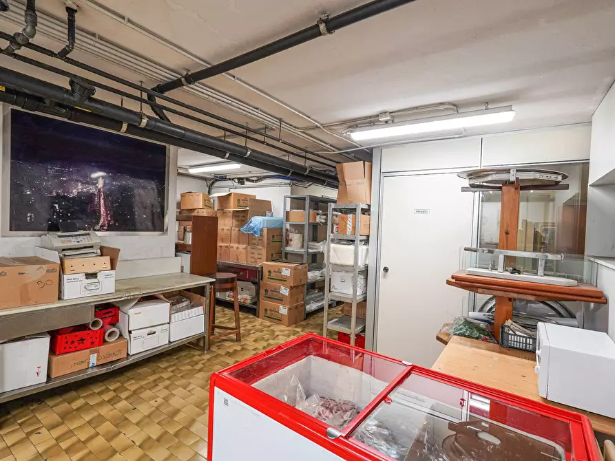 Immagine 31 di Negozio in vendita  in via Broseta 113-115 a Bergamo