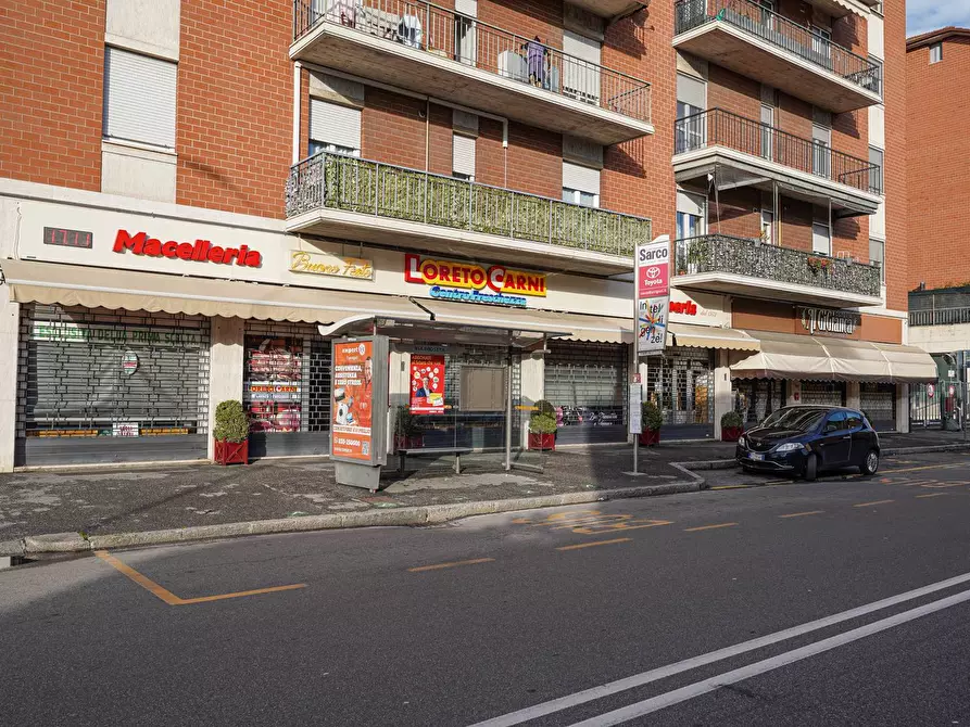 Immagine 39 di Negozio in vendita  in via Broseta 113-115 a Bergamo