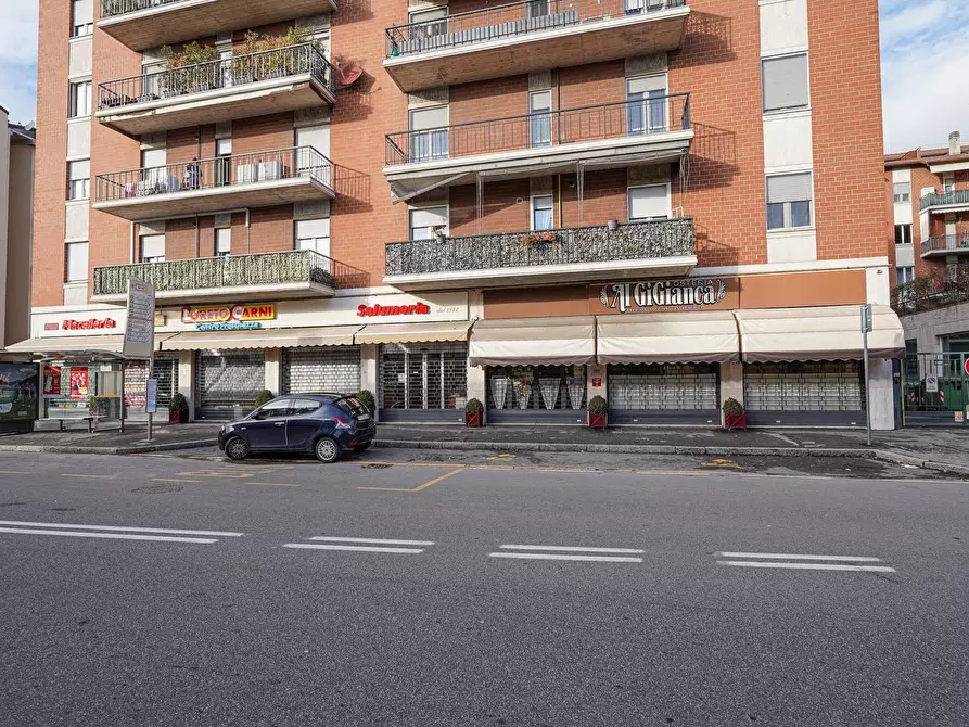 Immagine 43 di Negozio in vendita  in via Broseta 113-115 a Bergamo
