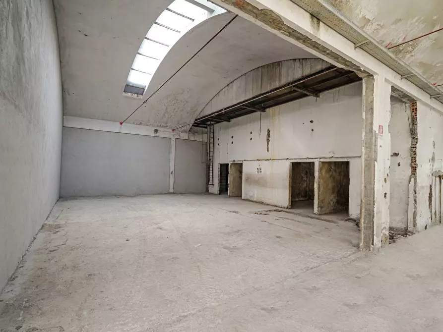 Immagine 9 di Capannone industriale in vendita  in Ferrari 75 a Vertova