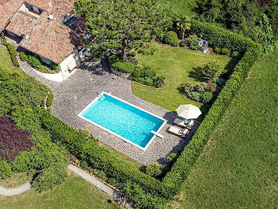 Immagine 1 di Villa in vendita  in Via Valle 1 a Bergamo