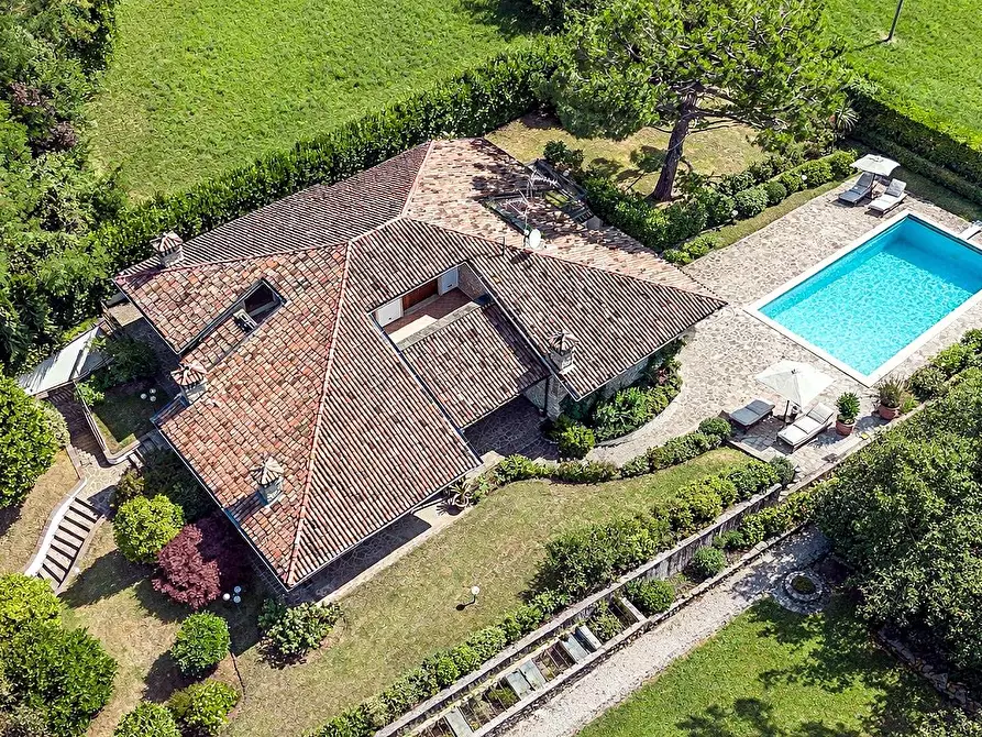 Immagine 2 di Villa in vendita  in Via Valle 1 a Bergamo