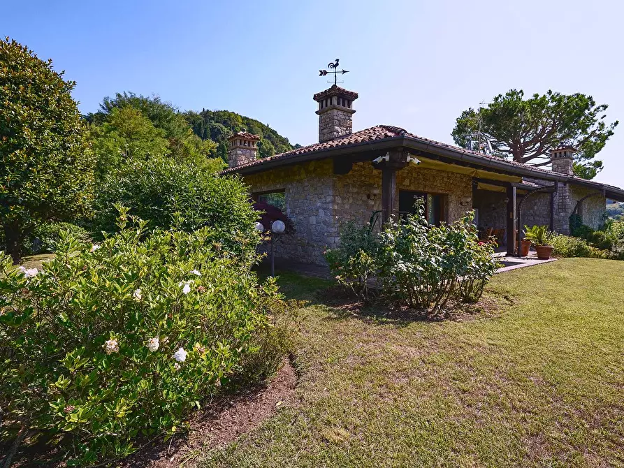 Immagine 10 di Villa in vendita  in Via Valle 1 a Bergamo