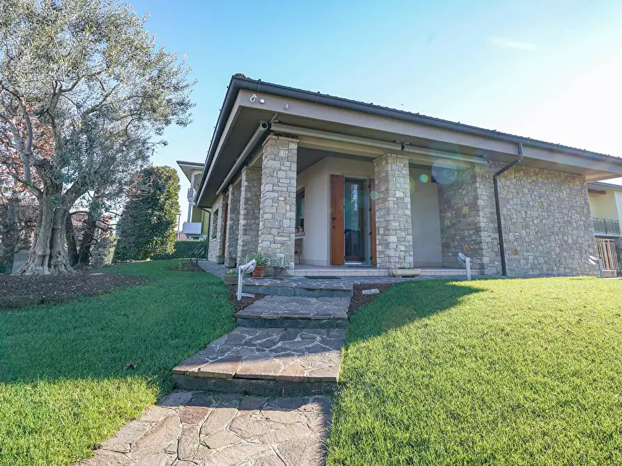 Immagine 1 di Villa in vendita  in SCARPAVENTO 1 a Spirano