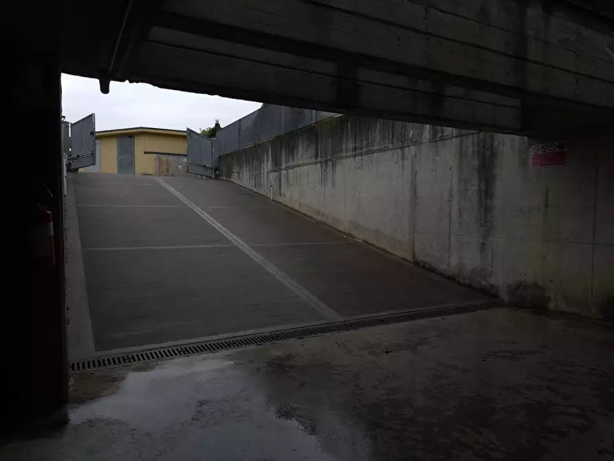 Immagine 4 di Box auto in vendita  in Passaggio Legler a Almenno San Bartolomeo