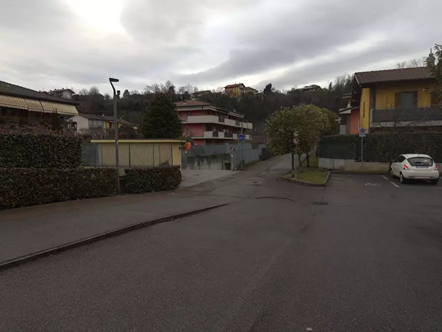 Immagine 6 di Box auto in vendita  in Passaggio Legler a Almenno San Bartolomeo