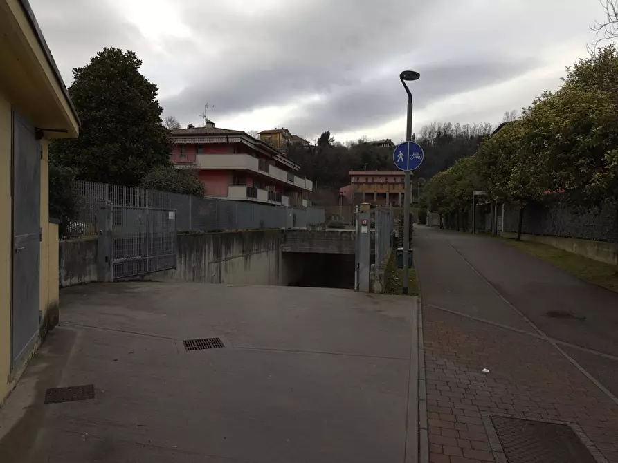 Immagine 7 di Box auto in vendita  in Passaggio Legler a Almenno San Bartolomeo