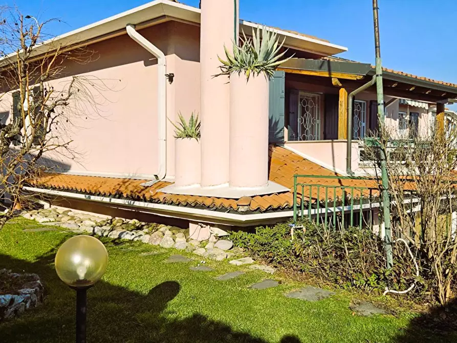 Immagine 21 di Villa in vendita  in San Rocco 26 a Castelli Calepio