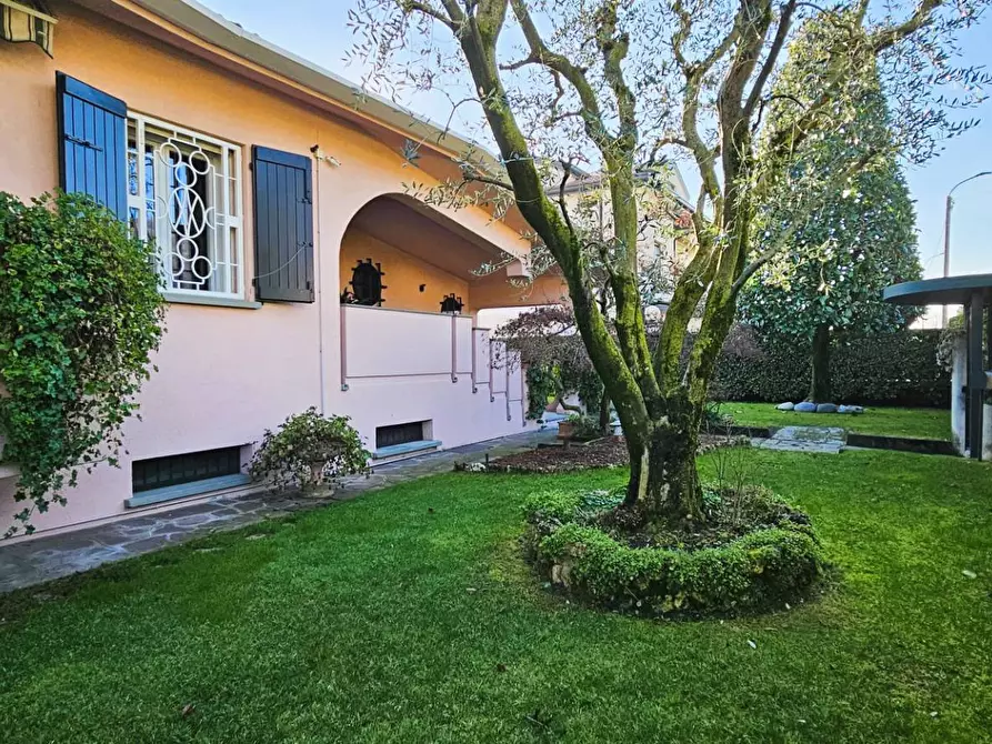 Immagine 40 di Villa in vendita  in San Rocco 26 a Castelli Calepio