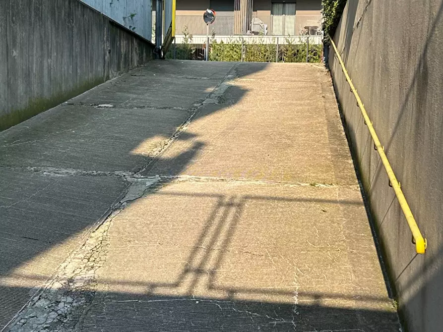 Immagine 3 di Box auto in vendita  in VIA G. B. ROTA a Bergamo