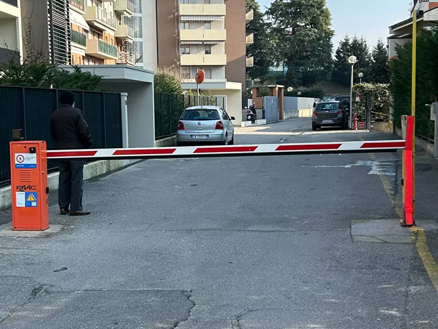 Immagine 4 di Box auto in vendita  in VIA G. B. ROTA a Bergamo