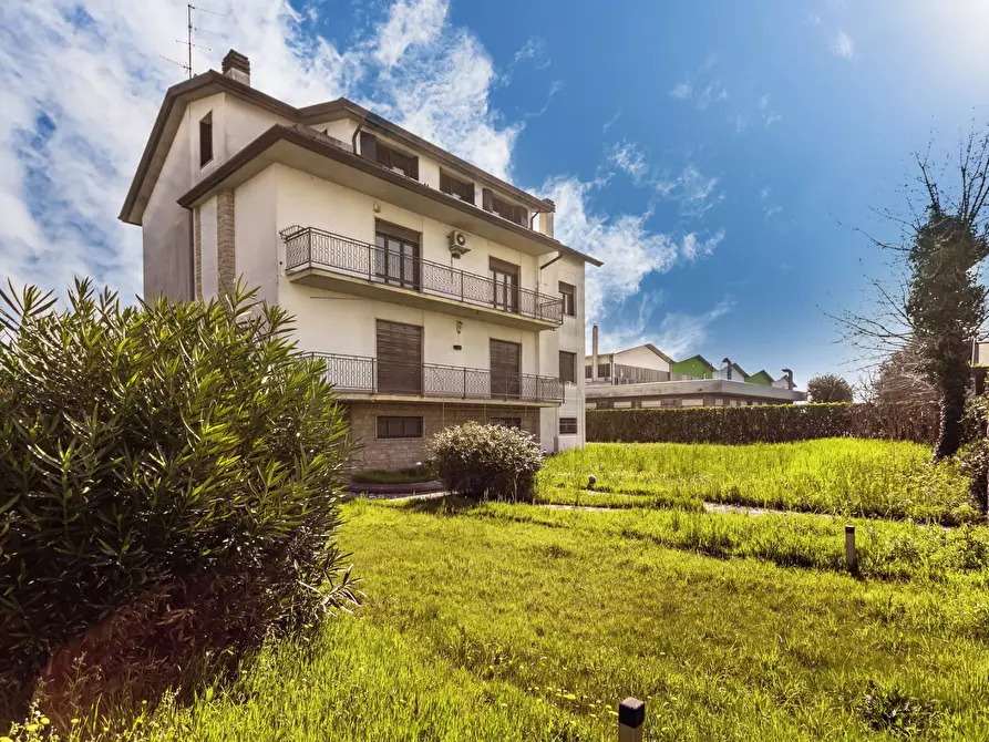 Immagine 1 di Casa semindipendente in vendita  in via Provinciale 581 a Urgnano