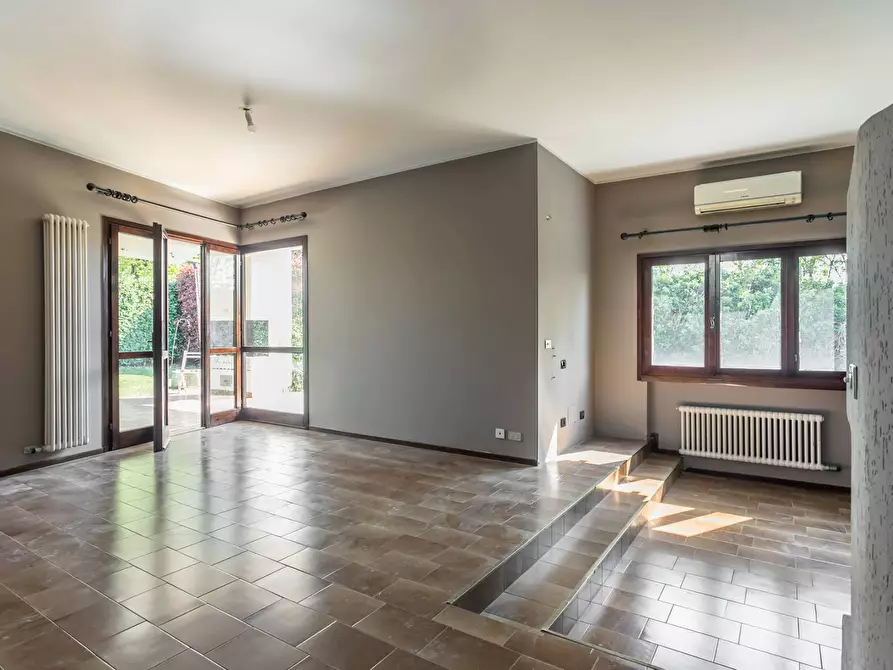 Immagine 17 di Villa in vendita  in via Zavaritt 200 a Gorle