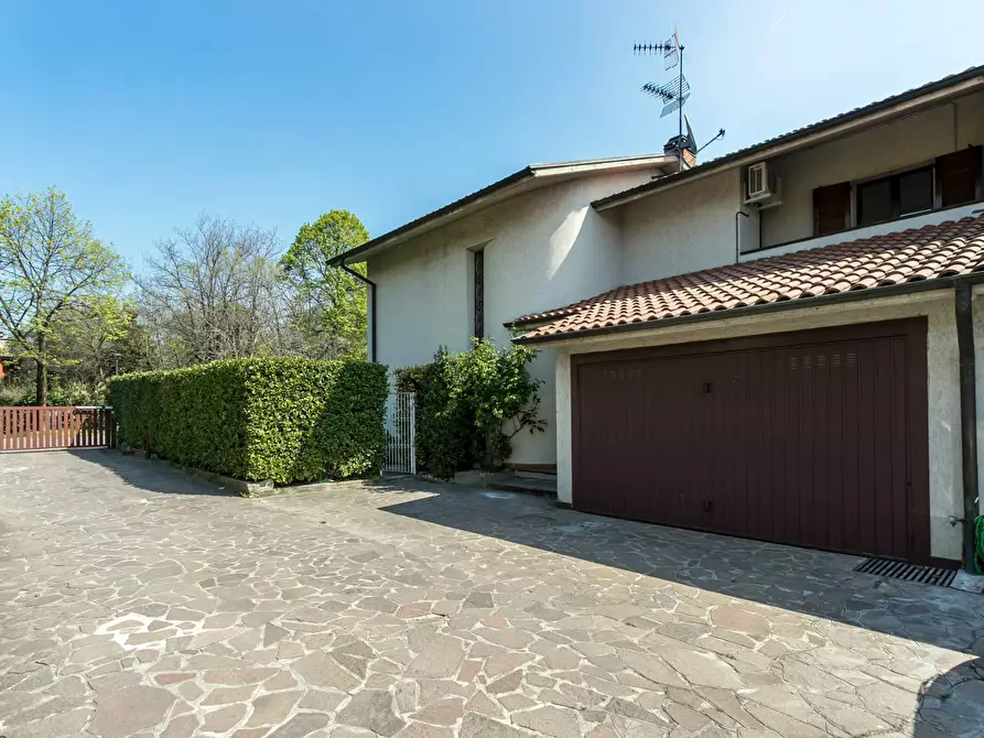 Immagine 43 di Villa in vendita  in via Zavaritt 200 a Gorle