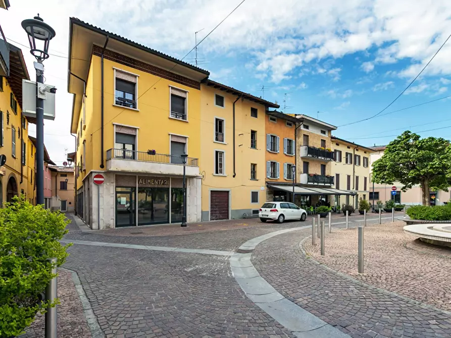 Immagine 1 di Locale commerciale in affitto  in PIAZZA MONS GRASSI 16 a Verdello