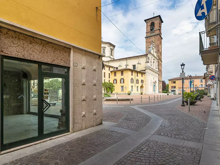 Immagine 4 di Locale commerciale in affitto  in PIAZZA MONS GRASSI 16 a Verdello