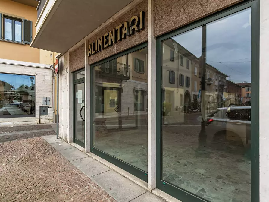 Immagine 5 di Locale commerciale in affitto  in PIAZZA MONS GRASSI 16 a Verdello