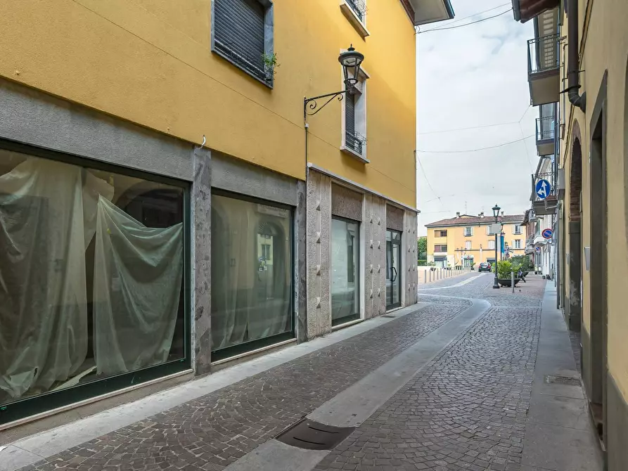 Immagine 6 di Locale commerciale in affitto  in PIAZZA MONS GRASSI 16 a Verdello