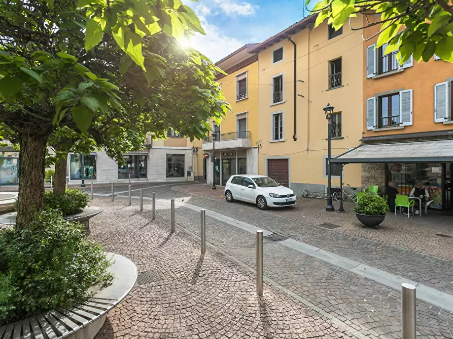 Immagine 8 di Locale commerciale in affitto  in PIAZZA MONS GRASSI 16 a Verdello