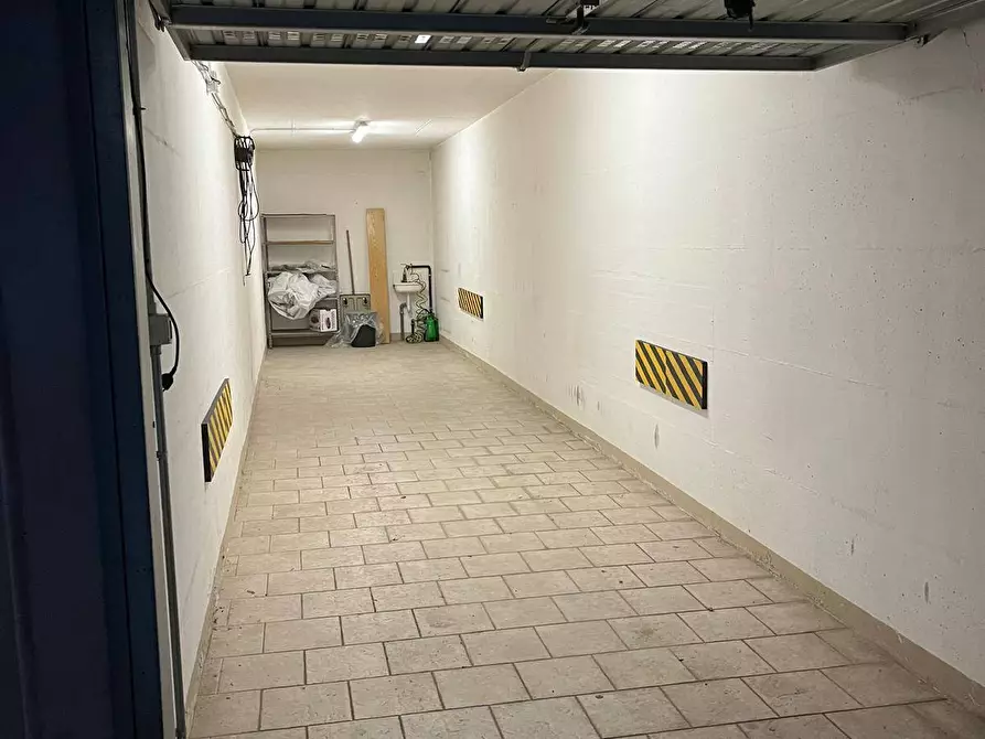 Immagine 2 di Box auto in vendita  in via don gotti 23 a Almenno San Bartolomeo