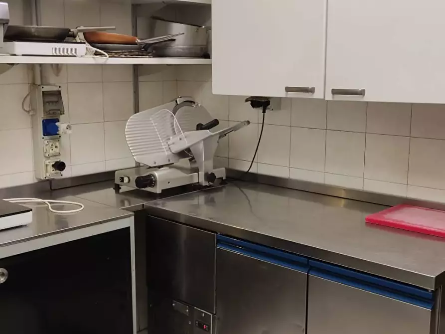 Immagine 9 di Bar / Ristorante in vendita  in via Roma 23 a Pescate