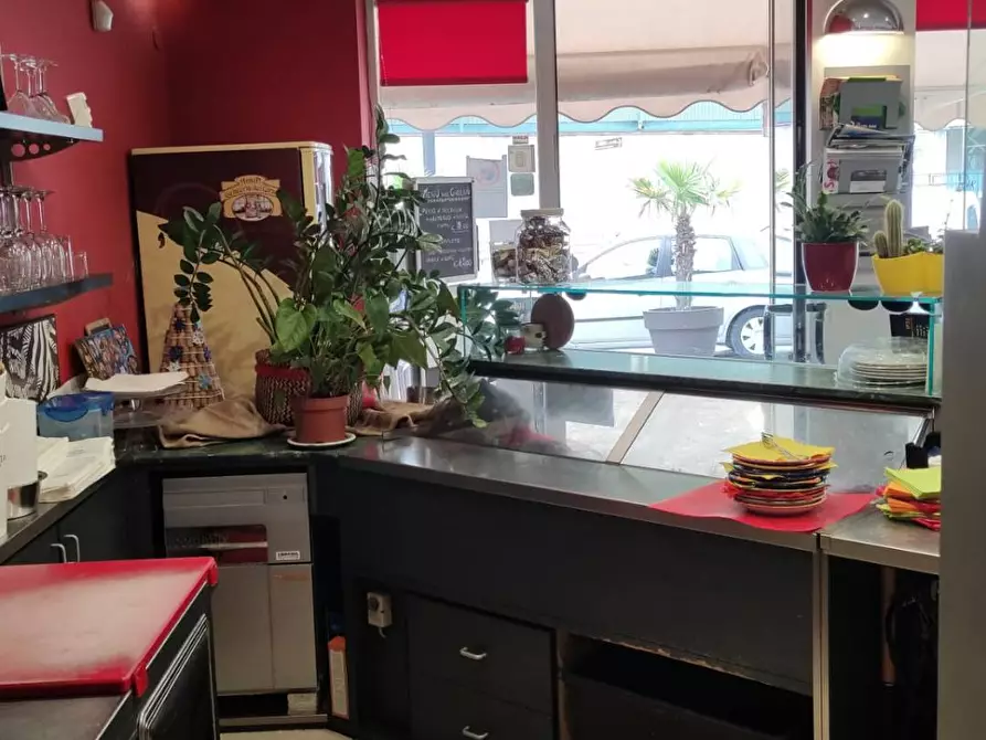 Immagine 6 di Bar / Ristorante in vendita  in via Roma 23 a Pescate