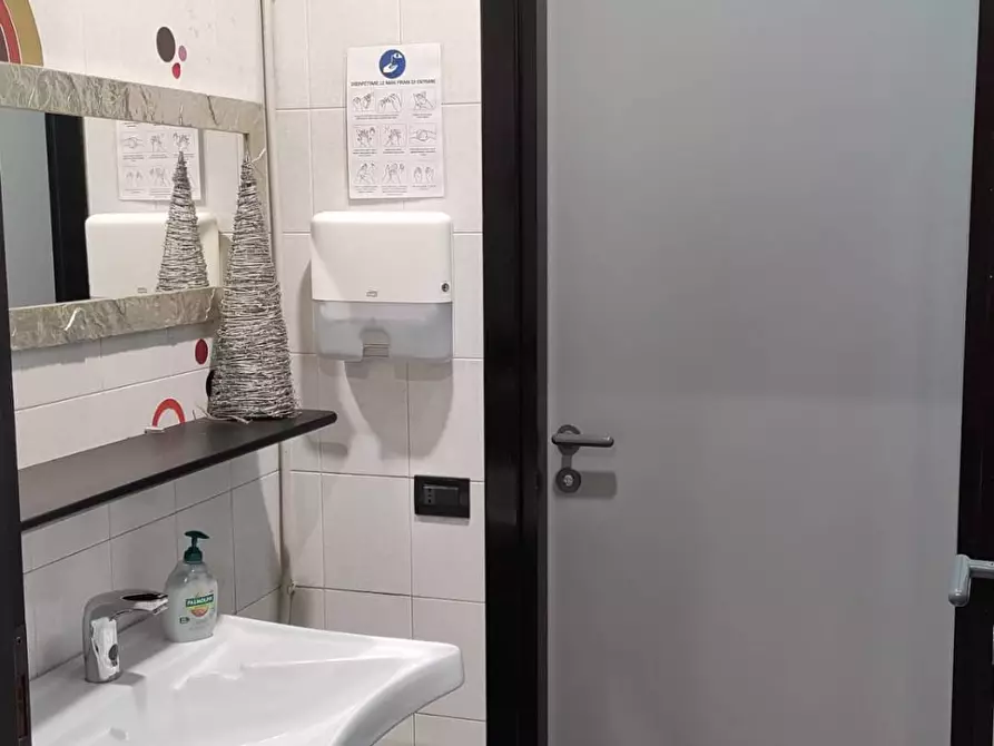 Immagine 12 di Bar / Ristorante in vendita  in via Roma 23 a Pescate