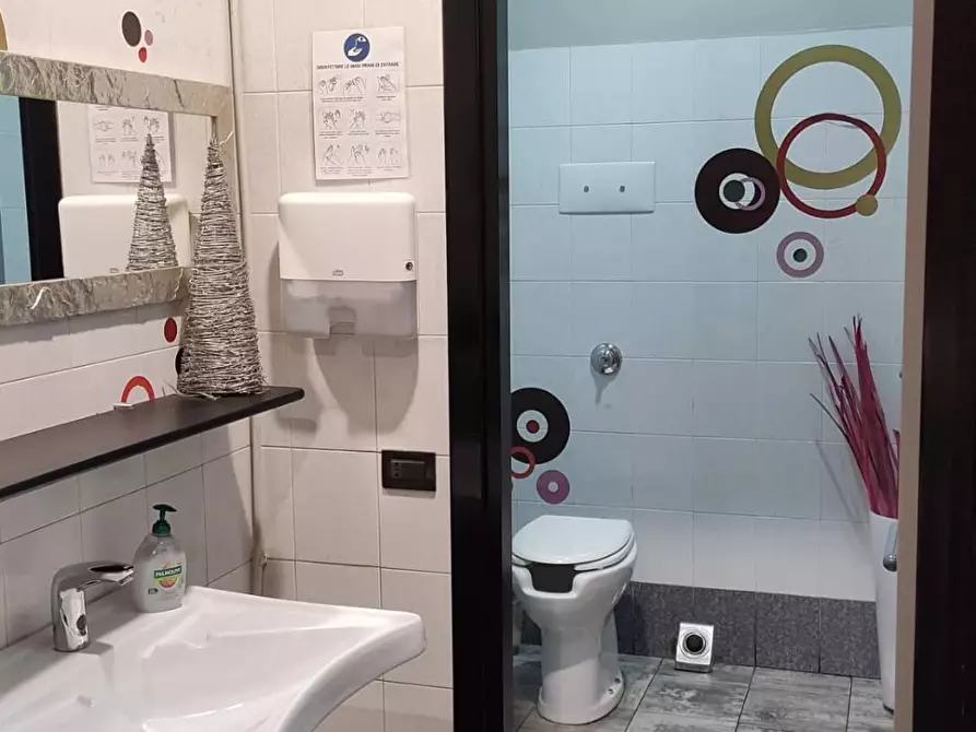 Immagine 13 di Bar / Ristorante in vendita  in via Roma 23 a Pescate