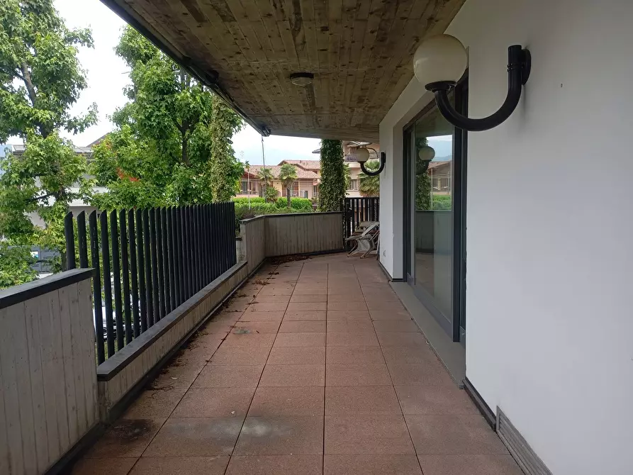 Immagine 3 di Locale commerciale in affitto  in Via Italia 1 a Almenno San Bartolomeo