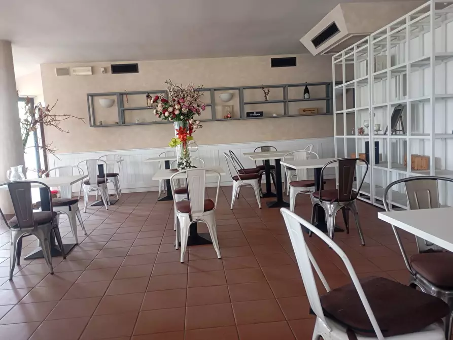Immagine 13 di Locale commerciale in affitto  in Via Italia 1 a Almenno San Bartolomeo
