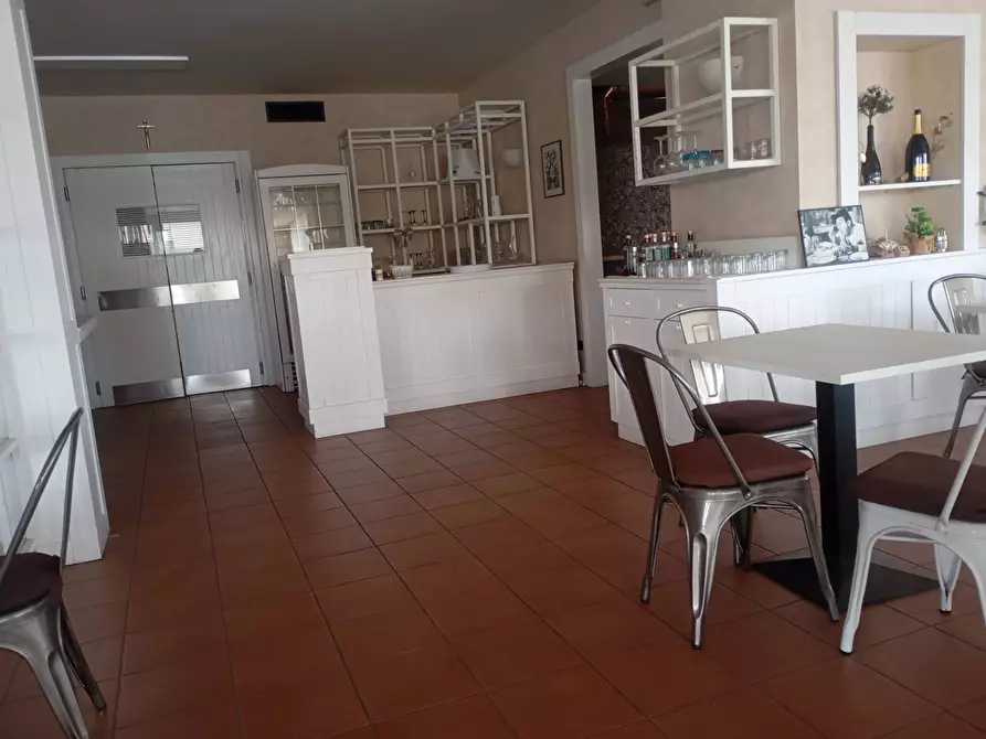 Immagine 14 di Locale commerciale in affitto  in Via Italia 1 a Almenno San Bartolomeo