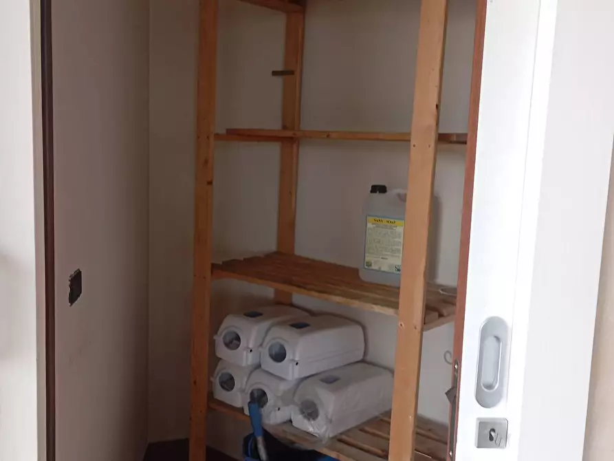 Immagine 17 di Locale commerciale in affitto  in Via Italia 1 a Almenno San Bartolomeo