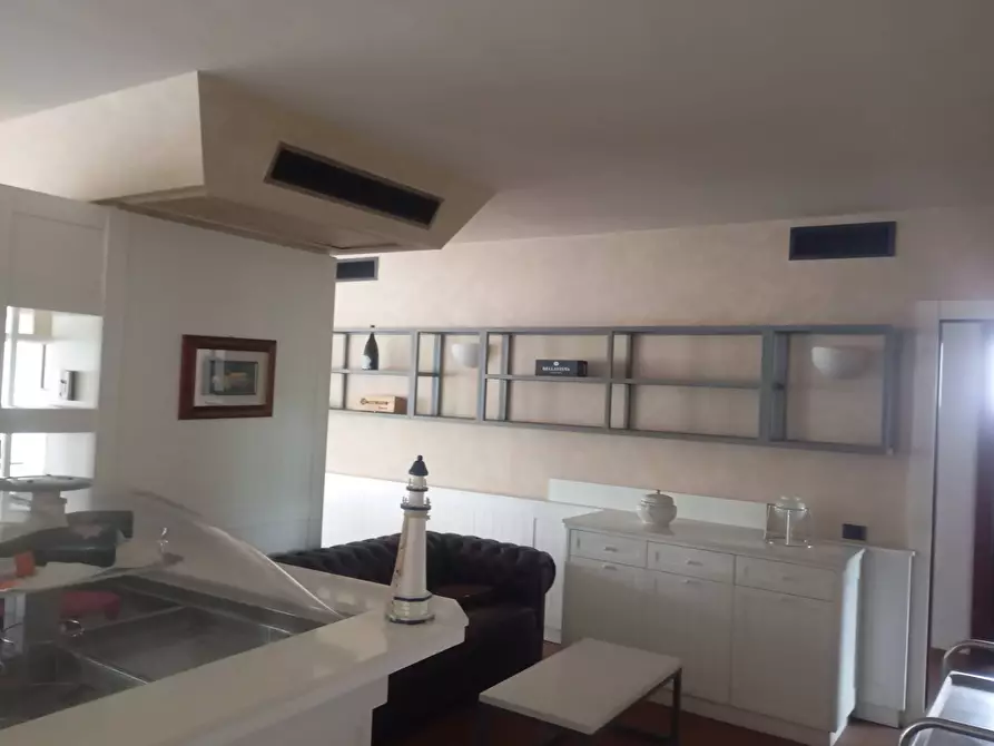 Immagine 22 di Locale commerciale in affitto  in Via Italia 1 a Almenno San Bartolomeo