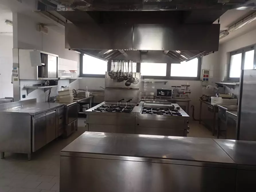 Immagine 24 di Locale commerciale in affitto  in Via Italia 1 a Almenno San Bartolomeo