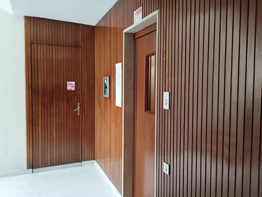 Immagine 5 di Appartamento in vendita  in Via Degli Albani a Bergamo