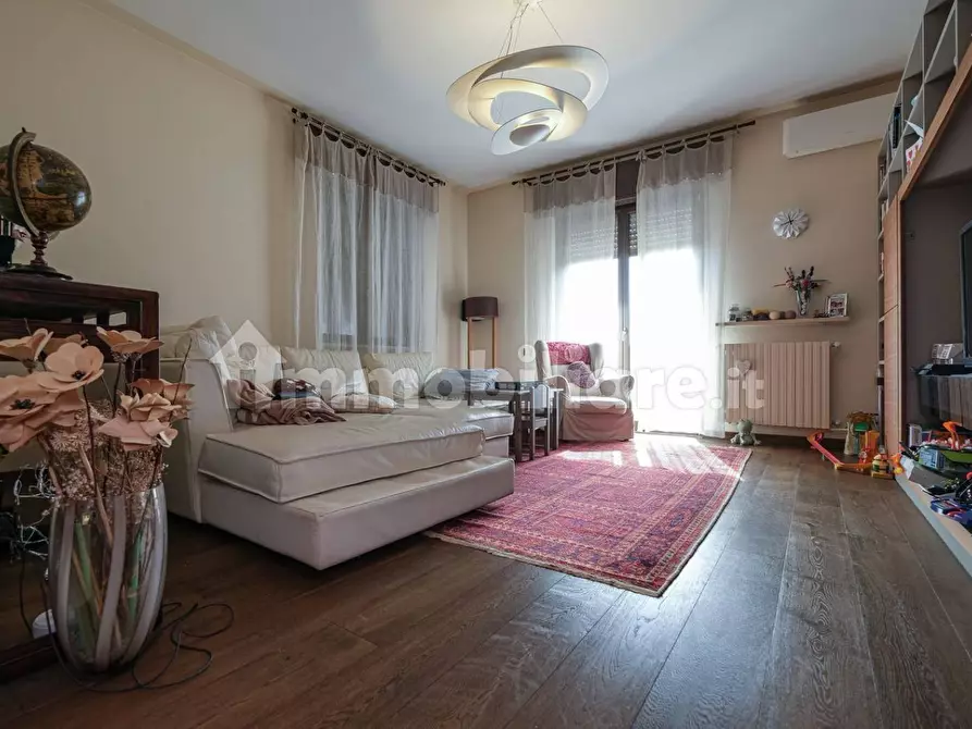 Immagine 3 di Villa in vendita  in viale giuseppe verdi a Merate