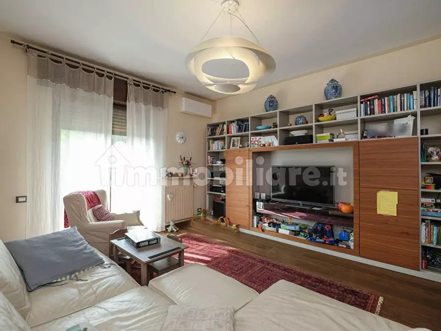 Immagine 4 di Villa in vendita  in viale giuseppe verdi a Merate