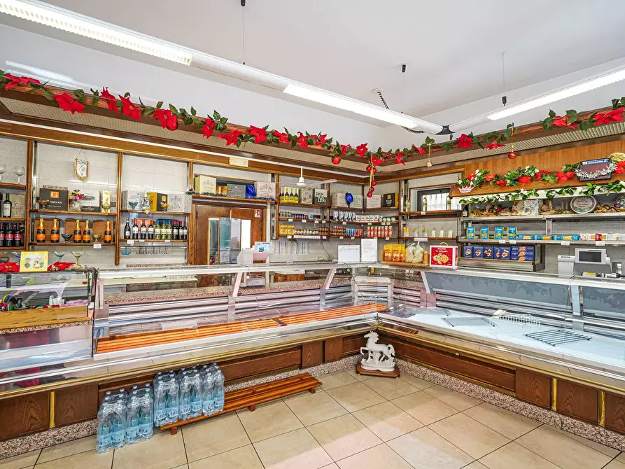 Immagine 2 di Attività commerciale in vendita  in Corso Vittorio Veneto 35 a Osio Sotto