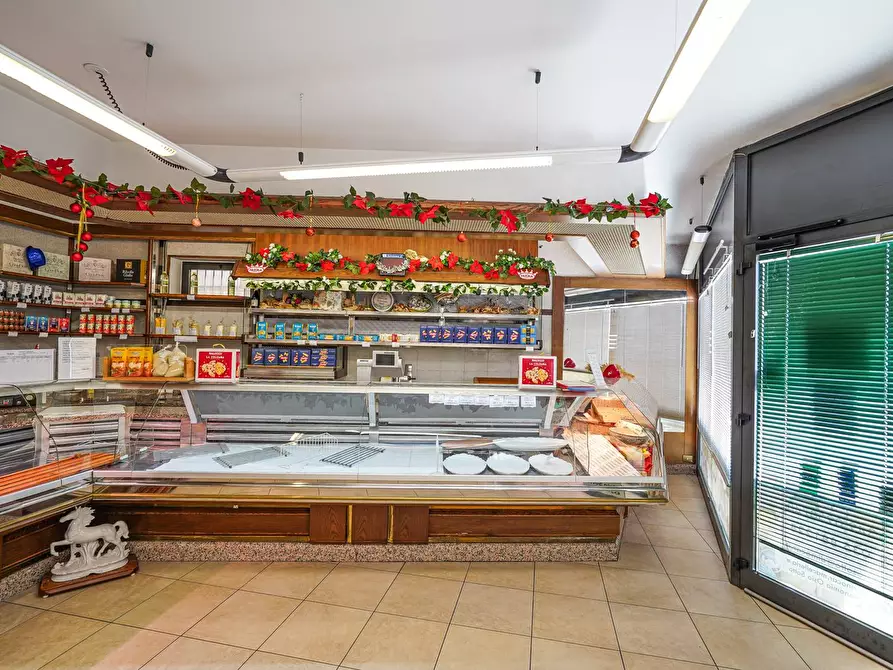 Immagine 3 di Attività commerciale in vendita  in Corso Vittorio Veneto 35 a Osio Sotto