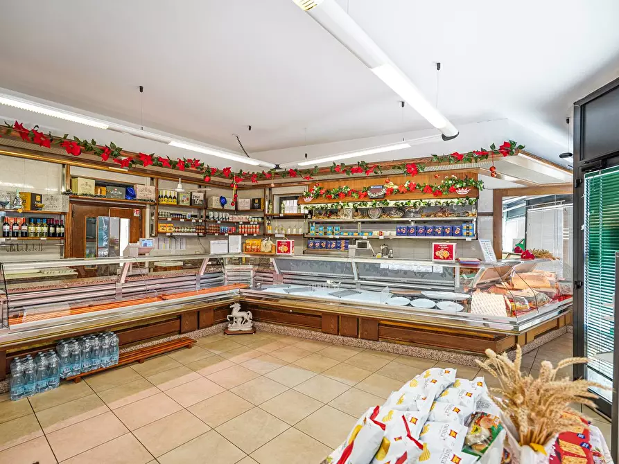 Immagine 4 di Attività commerciale in vendita  in Corso Vittorio Veneto 35 a Osio Sotto