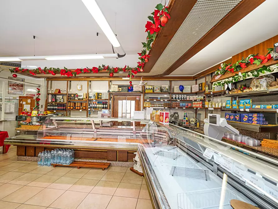 Immagine 5 di Attività commerciale in vendita  in Corso Vittorio Veneto 35 a Osio Sotto