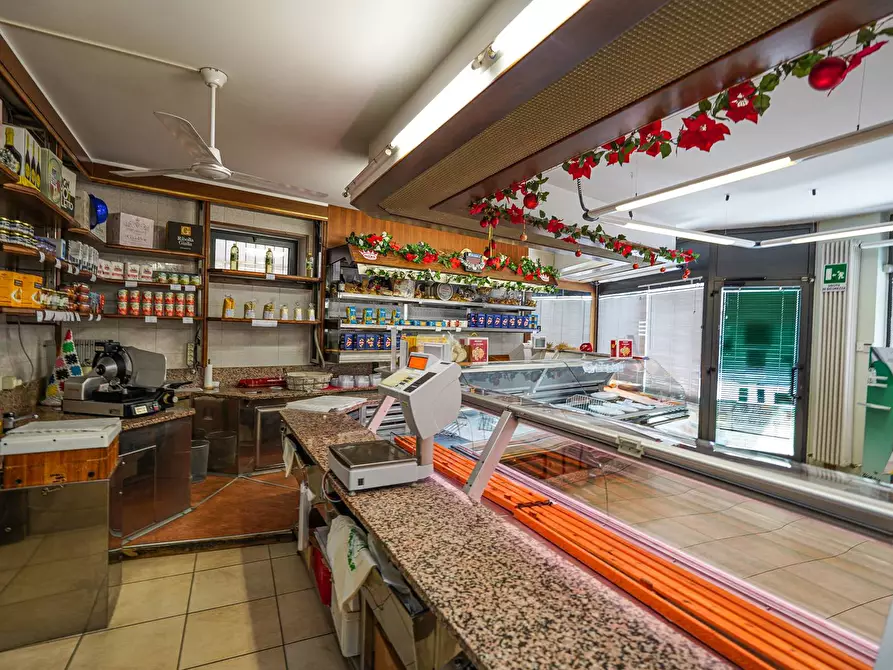 Immagine 9 di Attività commerciale in vendita  in Corso Vittorio Veneto 35 a Osio Sotto