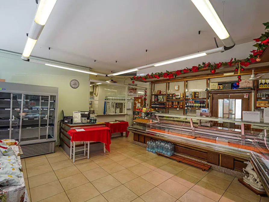 Immagine 12 di Attività commerciale in vendita  in Corso Vittorio Veneto 35 a Osio Sotto
