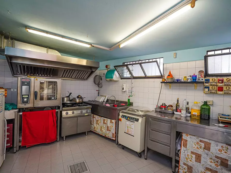 Immagine 14 di Attività commerciale in vendita  in Corso Vittorio Veneto 35 a Osio Sotto